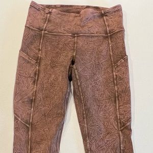 Nude 7/8 lululemon yoga pants